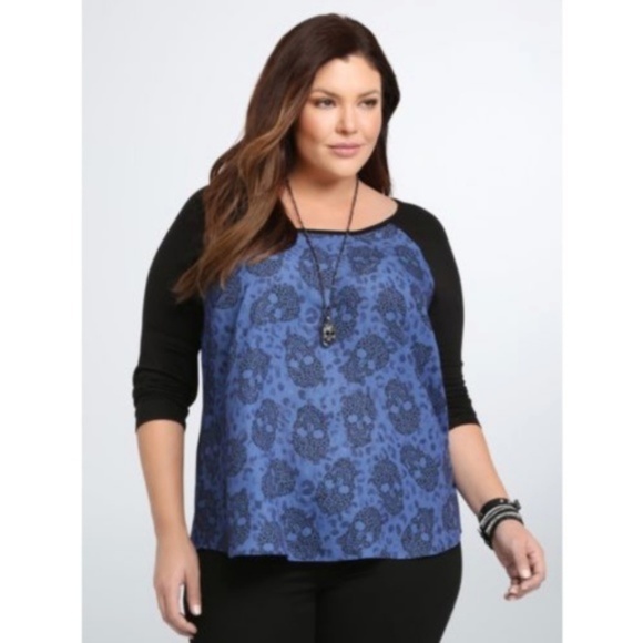 torrid Tops - TORRID SKULL BASEBALL TEE SIZE 2 torrid Tops - TORRID SKULL BASEBALL TEE SIZE 2
